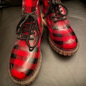 Red & Black Dirty Laundry Women’s Boot